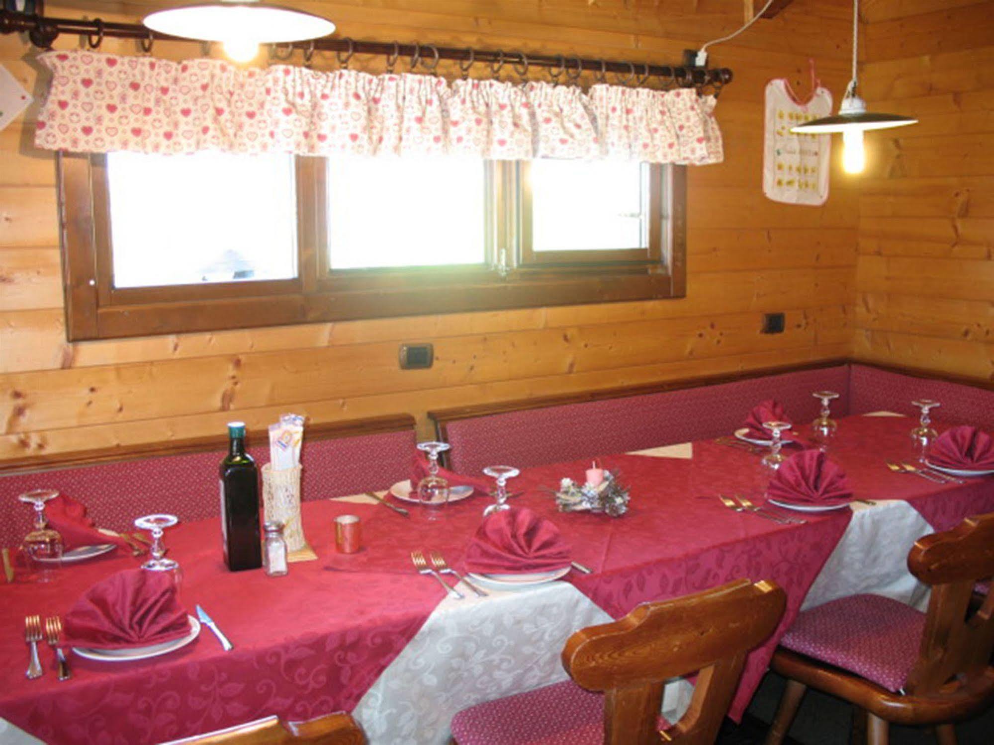 Restaurant Hotel Chalet Del Sole Oulx Zewnętrze zdjęcie